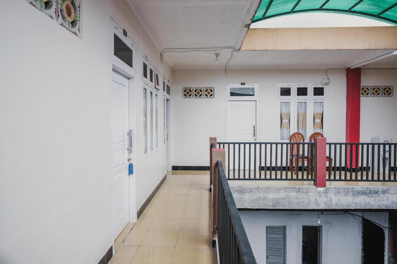 Reddoorz Syariah Near Kebun Raya Liwa Hotel Negarabatin Exterior photo